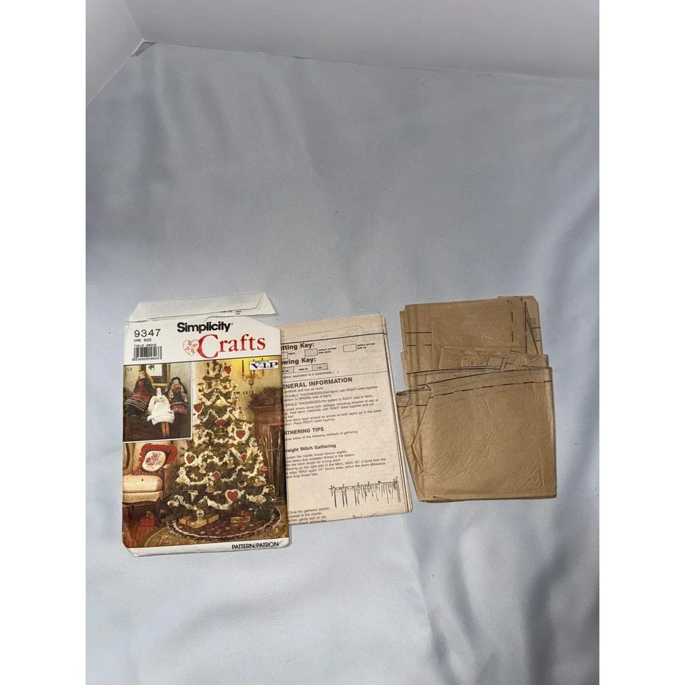Simplicity 9347 Vintage 1989 Christmas Crafts Pattern Tree Skirt Dolls Pillows